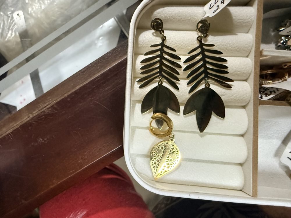 Anti tarnish leaf Structured Hanging